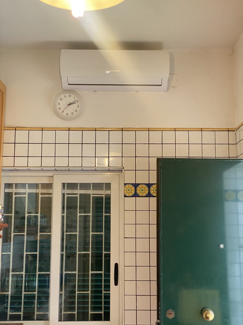 Climatizzatore installato in un locale commerciale